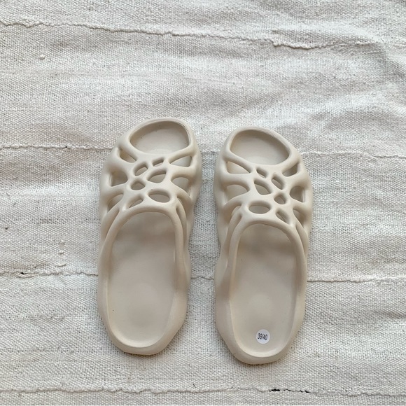 Chunky Platform Slides - Picture 2 of 4